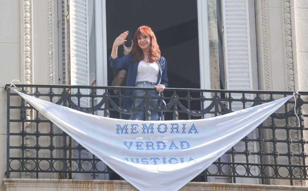 Sabbatella y agrupaciones militantes repudian la condena a Cristina Kirchner, a días de conmemorarse su primer aniversario