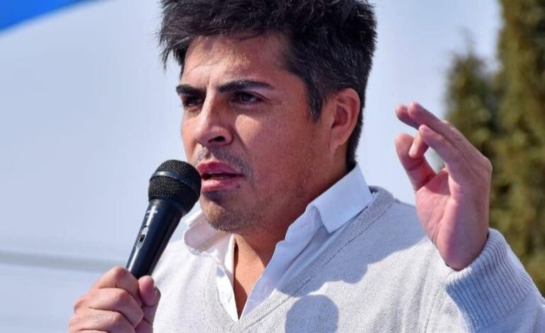 Un intendente rompió en llanto durante una entrevista por los despidos en Río Tercero: “No duermo, no como”