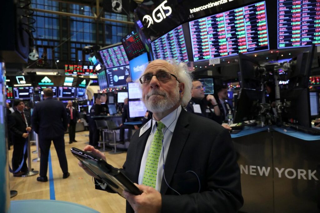 El riesgo país cayó por segundo día y se acercó a la barrera de los 430 puntos