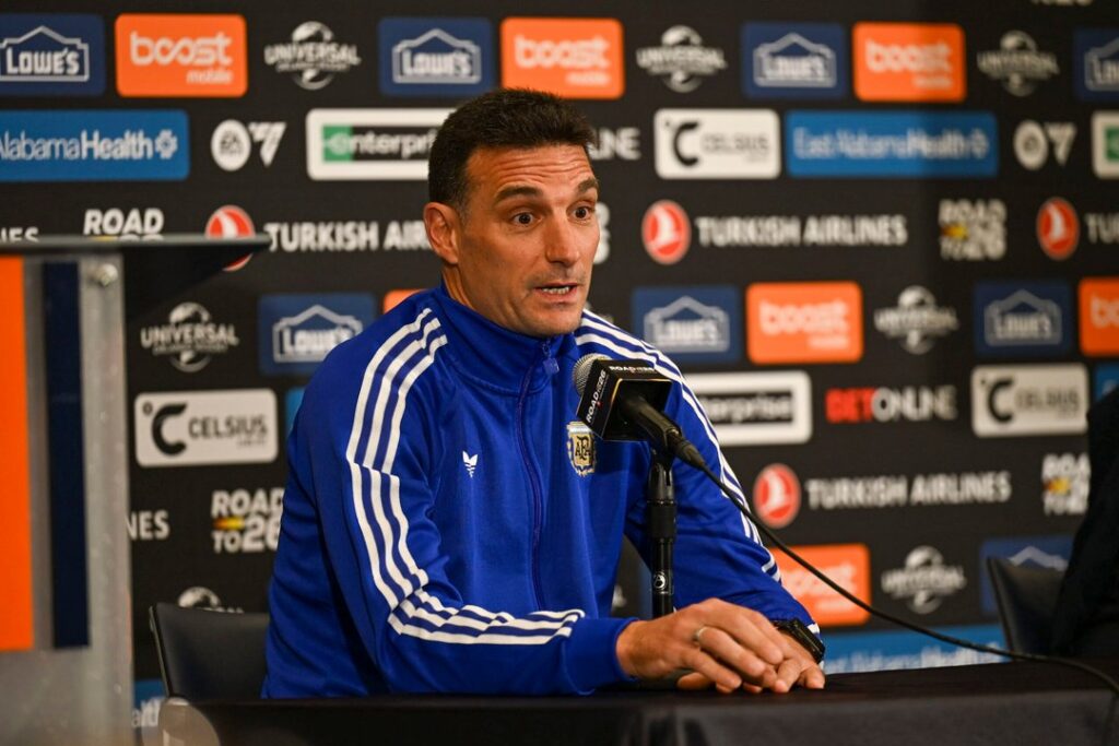 Línea de 3 o de 4: la incógnita que mantiene Scaloni para el debut de la Selección Argentina en el Mundial