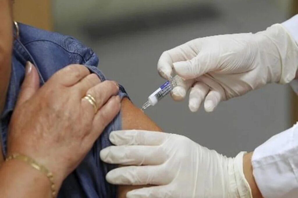 Salud distribuyó más de 550 mil dosis adicionales de vacuna antigripal para adultos