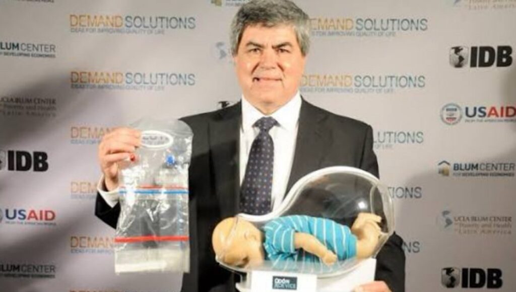 Un mecánico argentino inventó un dispositivo para asistir partos y es un éxito en Europa