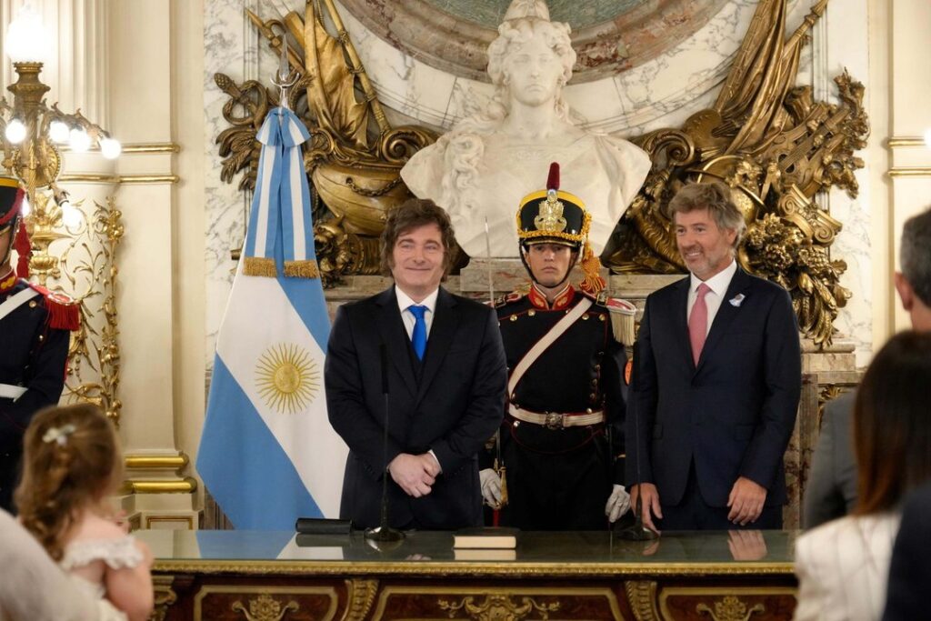 El Gobierno logró aprobar pliegos de jueces claves con vínculos en causas que incomodan a los Milei y Adorni