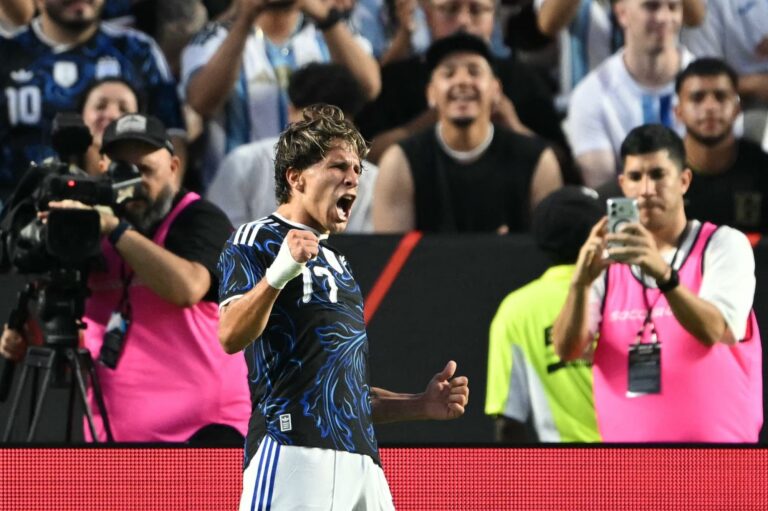 Argentina le ganó 2-0 a Honduras cómodamente y Lionel Scaloni hizo debutar a cuatro jugadores