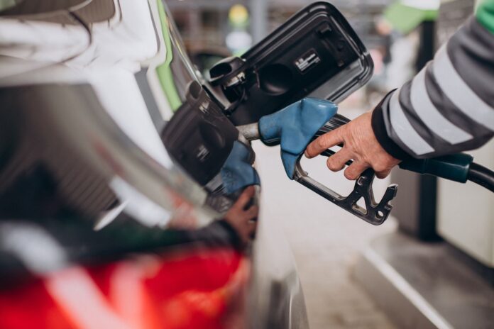 ¿Es la nafta más cara siempre la mejor opción? Mónica Marí aclara mitos del combustible
