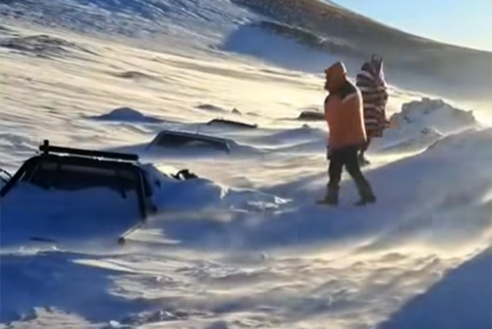 Rescatados 163 turistas atrapados por la nieve en la alta montaña