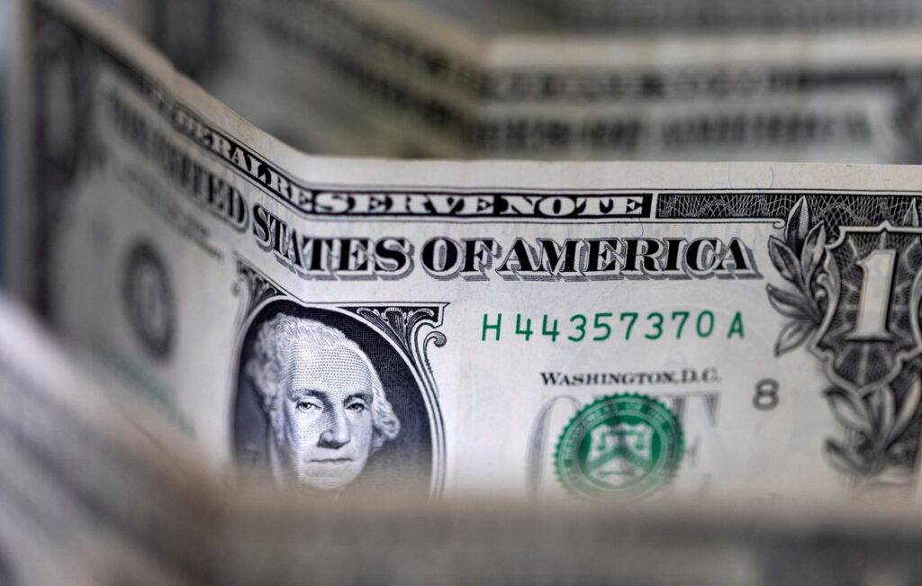 El dólar cerró en junio con el valor más alto en siete meses y parece haber encontrado un nuevo piso