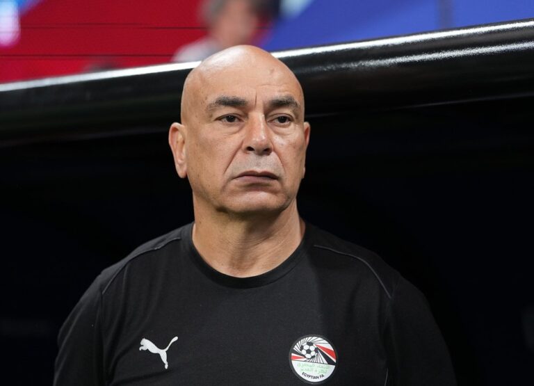 El técnico de Egipto explicó por qué cruzó los brazos durante el encuentro ante Argentina