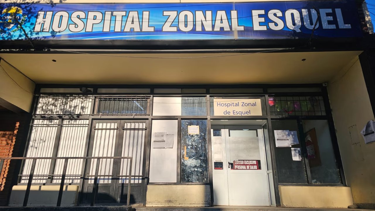 Esquel: se cortó la luz en plena cirugía y los médicos tuvieron que operar con la linterna de celulares