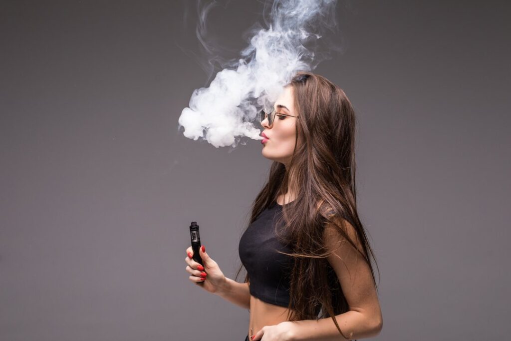 Los vapeadores deberán tener una advertencia sobre los riesgos de su uso para la salud
