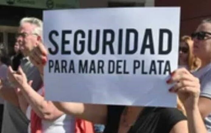 Impactante: Durante una marcha contra la inseguridad, roban una moto y lo graban en vivo