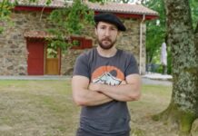 Iker, el youtuber que vive sin electricidad y promueve la autosuficiencia energética