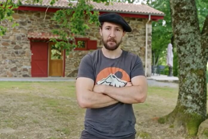 Iker, el youtuber que vive sin electricidad y promueve la autosuficiencia energética
