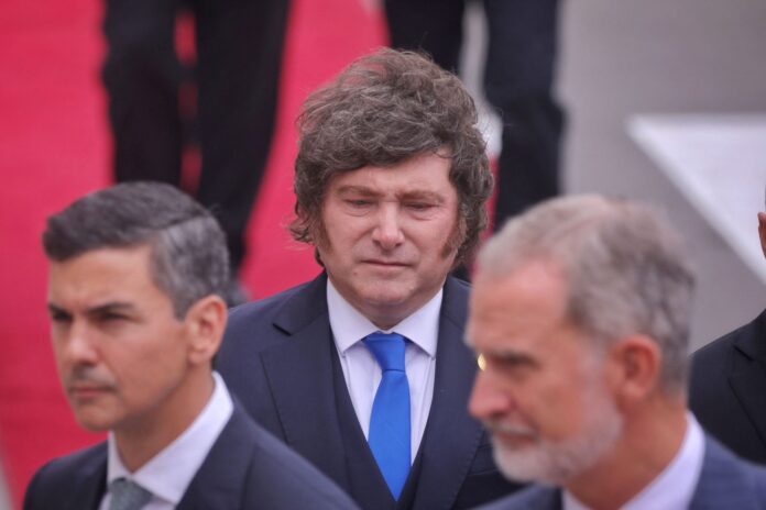 El DNU de Milei provoca controversia y rechazo en la oposición