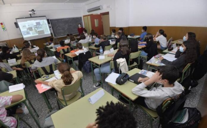 Argentina y la Terminalidad Escolar: Un 75% de Graduados Secundarios en la Región