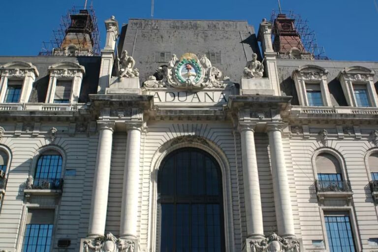 José Velis en el limbo: ¿final de su gestión al frente de la Aduana?
