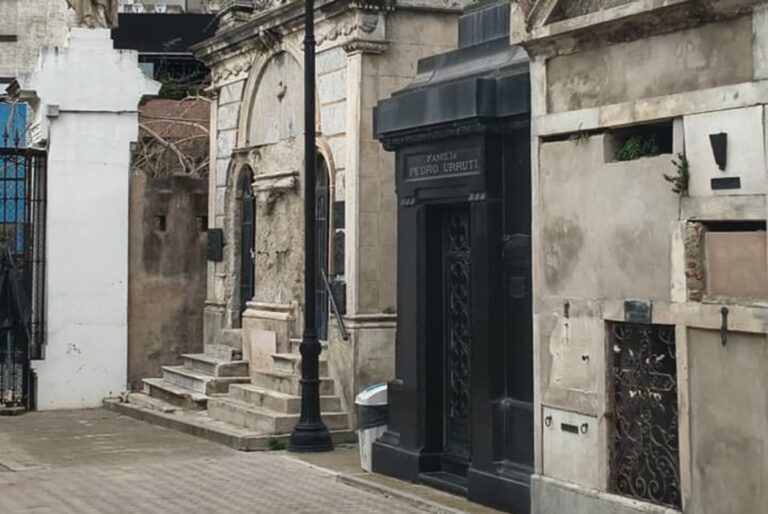 Gobierno porteño cancela licitación para gift shop en el Cementerio de la Recoleta