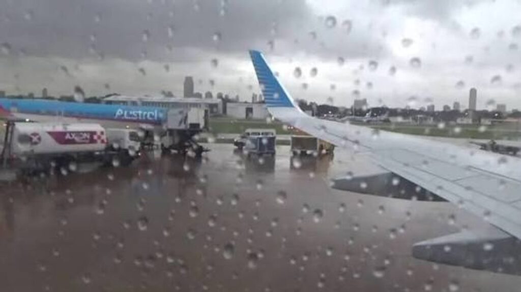 Tormenta Afecta Vuelos en Ezeiza y Aeroparque: Cancelaciones y Demoras