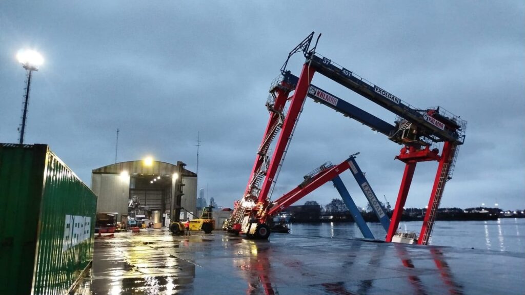 Temporal causa derrumbe parcial en el muelle de Exolgan