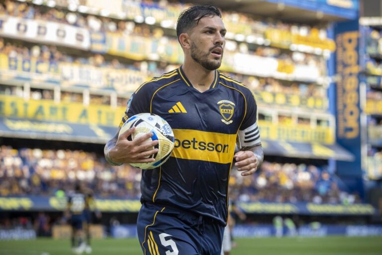 Paredes se une a Messi en Rosario tras la pérdida de su padre