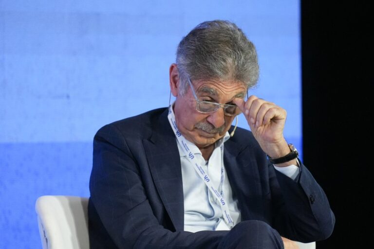 Hugo Sigman se Presenta Ante la Justicia por Caso de Vacunas contra el Covid-19