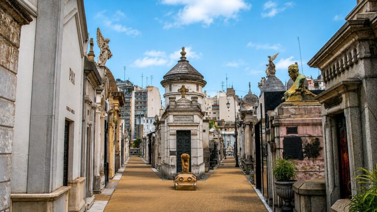 Café y Souvenirs en el Cementerio de la Recoleta: El Proyecto que Quedó en Suspenso