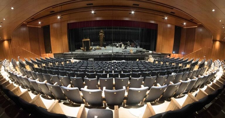 El Teatro Tronador enfrenta una factura eléctrica de $13 millones y desata protestas en la Costa Atlántica
