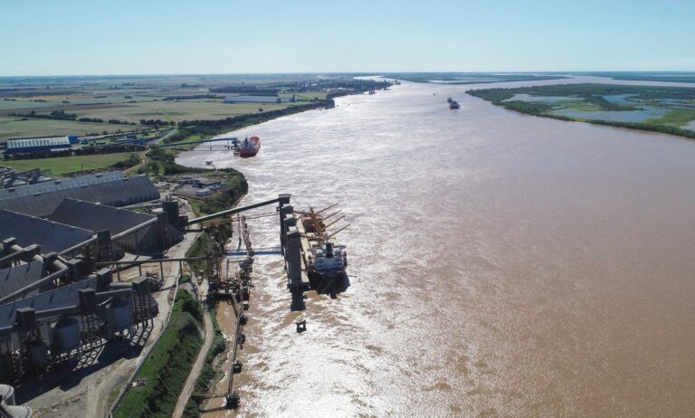 Intimación de Prefectura Naval: Trabajadores deben levantar el paro que afecta más de 100 barcos
