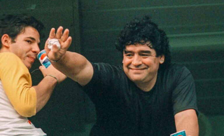 Error administrativo une legajos de Maradona y su padre en prepaga