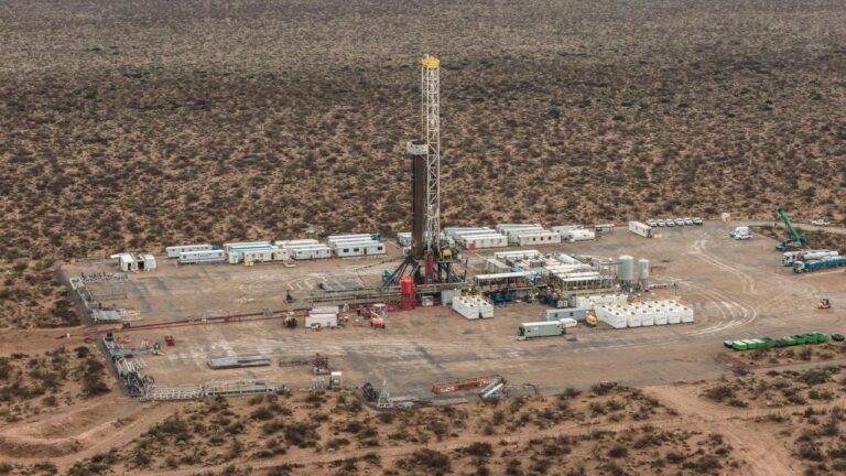 Argentina Alcanza Récord Histórico en Producción de Petróleo Impulsado por Vaca Muerta