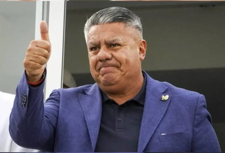 Claudio Tapia Aspira a Liderar la AFA Hasta el Mundial 2030