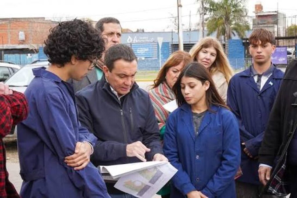 El gobierno lanza millonaria licitación para el servicio alimentario escolar en medio de emergencia