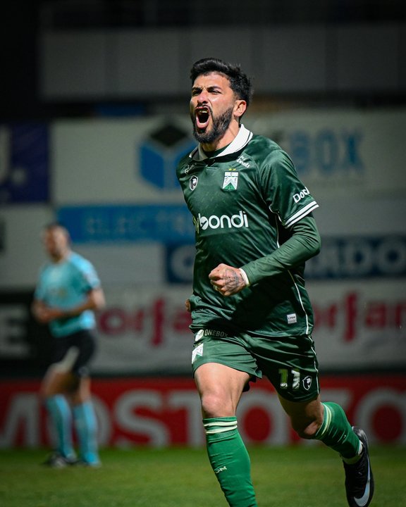 Ferro busca consolidar su liderazgo ante Estudiantes de Buenos Aires en la Primera Nacional