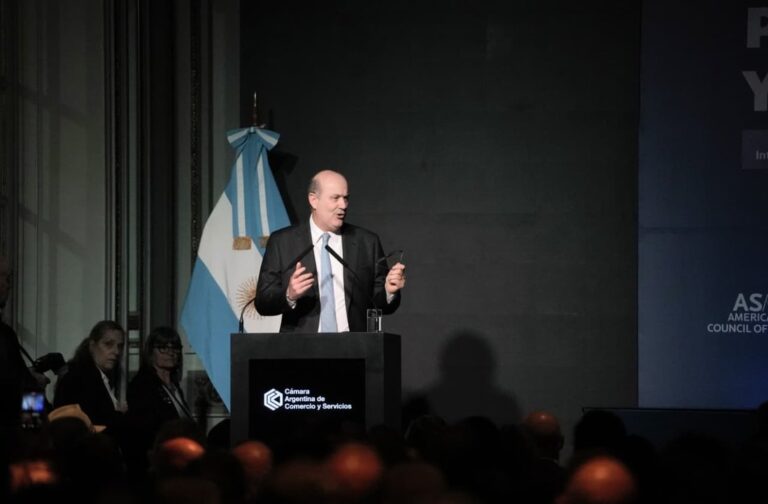 El Ministro Sturzenegger Reconoce Pérdida de Empleo Formal y Apuesta por el Monotributo
