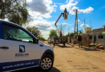 Controversia por Altas Facturas de Electricidad a Pesar del Congelamiento Tarifario