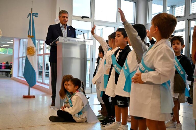 La Inteligencia Artificial se Integra a la Educación Obligatoria en la Ciudad