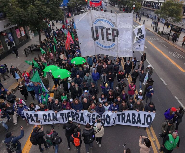 Masiva movilización por San Cayetano: Trabajadores exigen «Paz, Pan, Tierra, Techo y Trabajo»