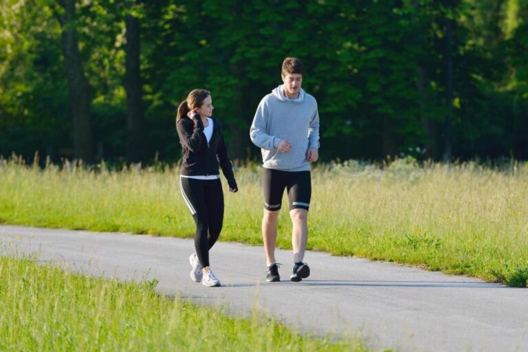 La ‘Caminata Japonesa’: El Ejercicio que Revoluciona el Fitness y Mejora la Salud
