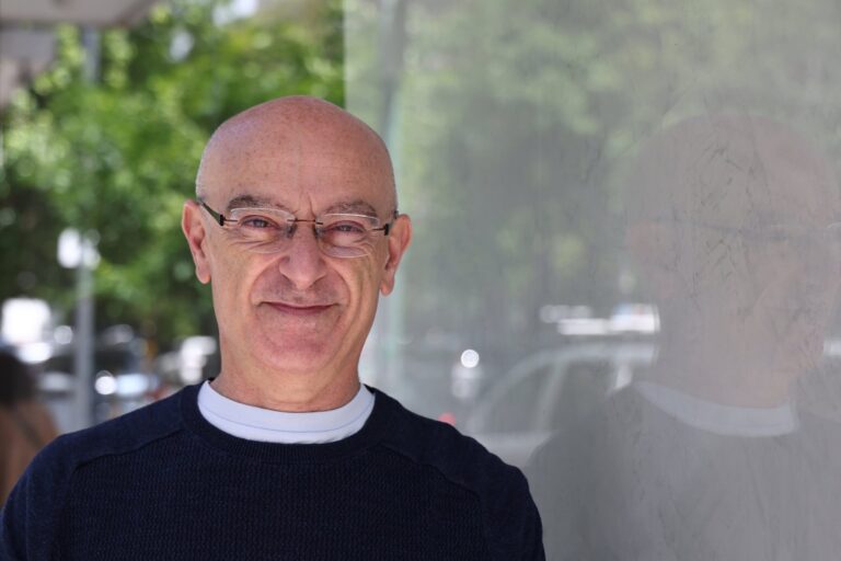 Reinventarse después de los 50: Claves para continuar la carrera profesional