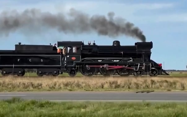 La icónica locomotora «39 Grande» resurge tras 22 años de restauración y vuelve a las vías argentinas