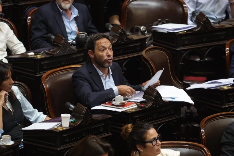 Denuncian el uso fraudulento del nombre del diputado Ferraro para un sitio de apuestas