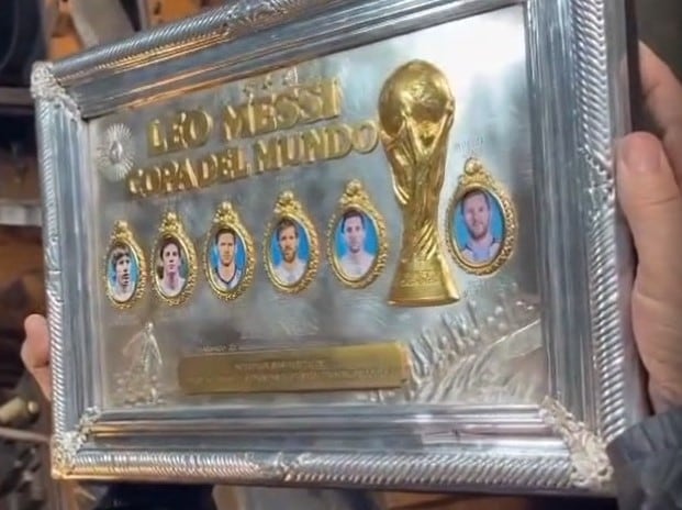 Juan Carlos Pallarols Rinde Homenaje a Lionel Messi con una Obra Conmovedora