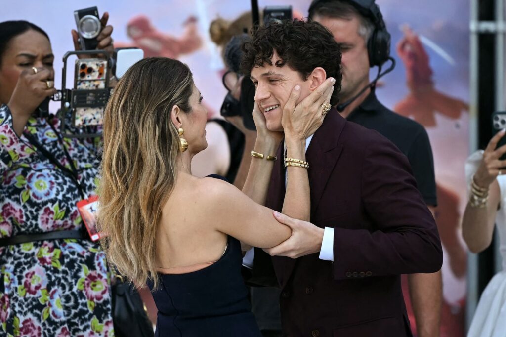 Tom Holland comparte su filosofía sobre la fama y la adaptación a la presión