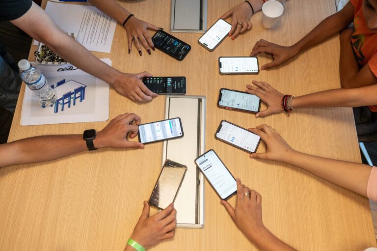 El Impacto de las Redes Sociales en el Rendimiento Escolar: Un Estudio Revelador