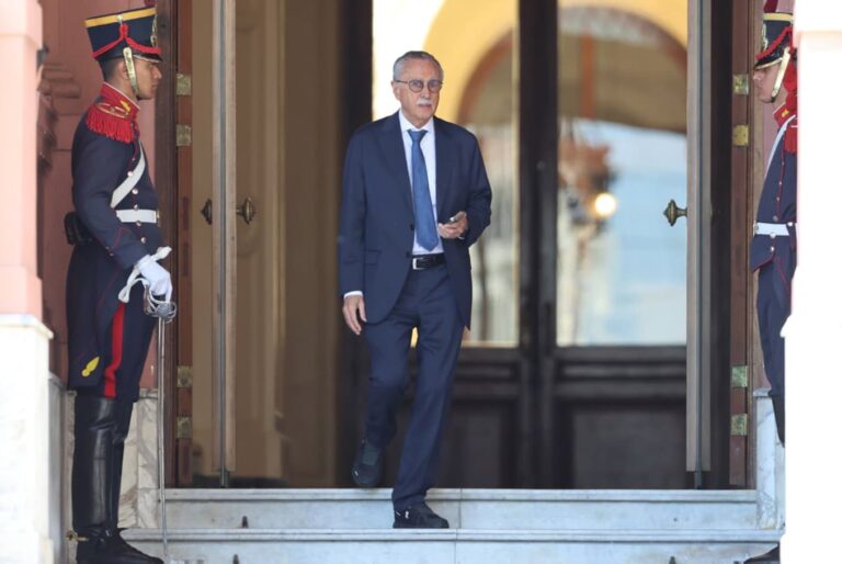 Crisis en el Gobierno por el escándalo del fentanilo: ¿Qué rol juega el ministro Mario Lugones?
