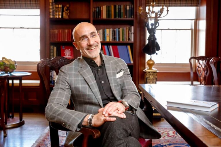 Arthur Brooks: La Clave de la Felicidad Radica en Nunca Dejar de Aprender