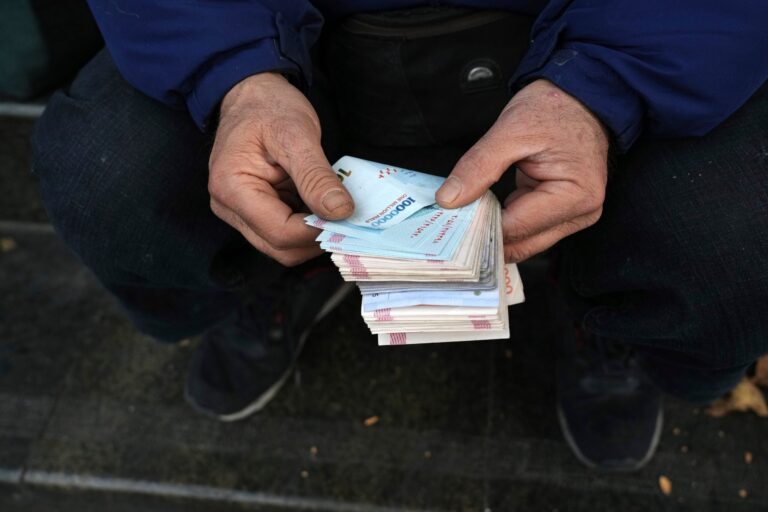 El Significado Oculto de Encontrar Dinero en la Calle Según la Numerología