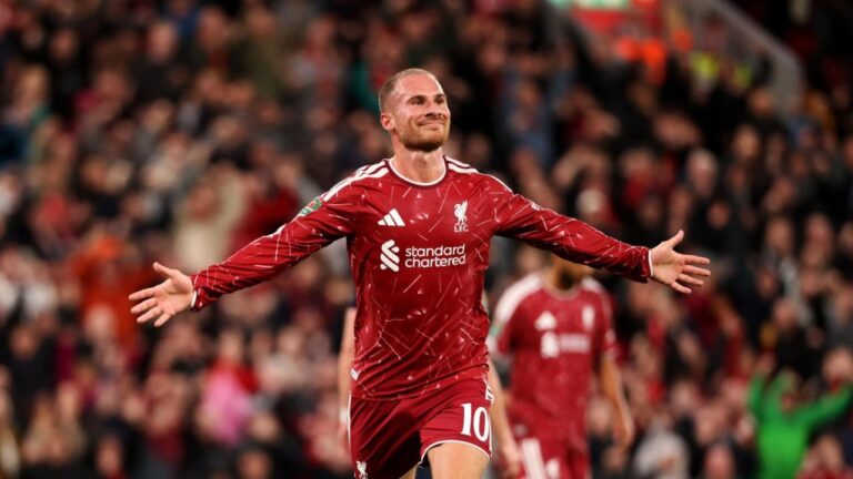 Liverpool avanza en la Copa de la Liga con un brillante Mac Allister