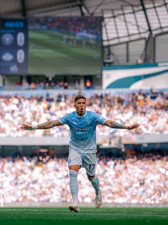 Enzo Fernández brilla con un golazo de tiro libre en la victoria del Manchester City