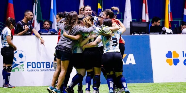 Las Murciélagas Hacen Historia Al Coronarse Campeonas de América